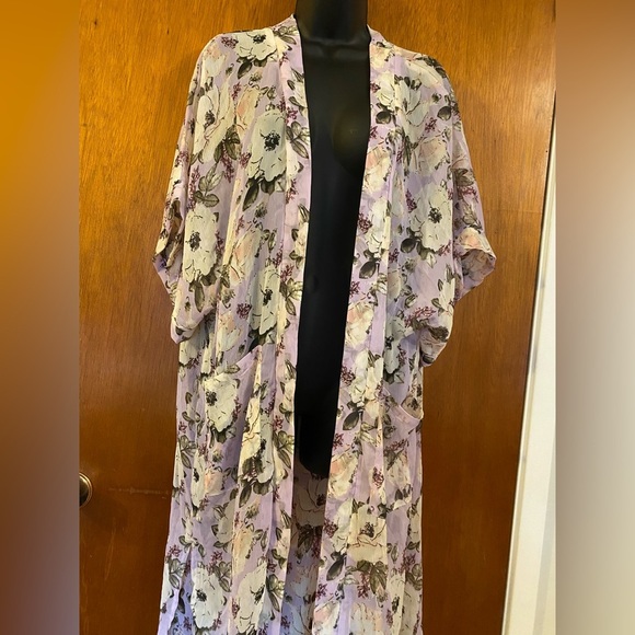 Steve Madden Floral Kimono OSFM Open-Front Lightweight Cover-Up - Picture 11 of 16